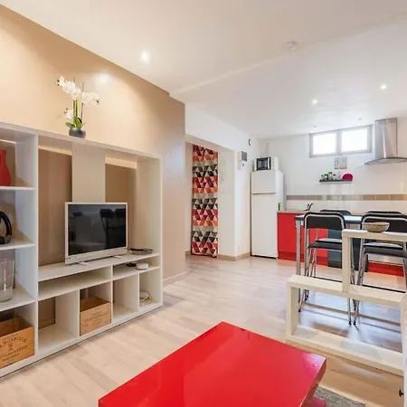 Next To Bordeaux Center With A Terrace Apartment