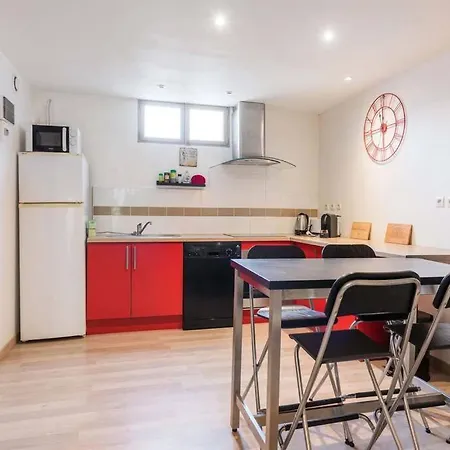 Next To Bordeaux Center With A Terrace Apartment