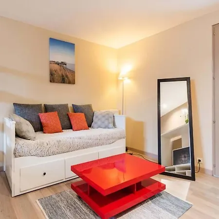 Next To Bordeaux Center With A Terrace Begles